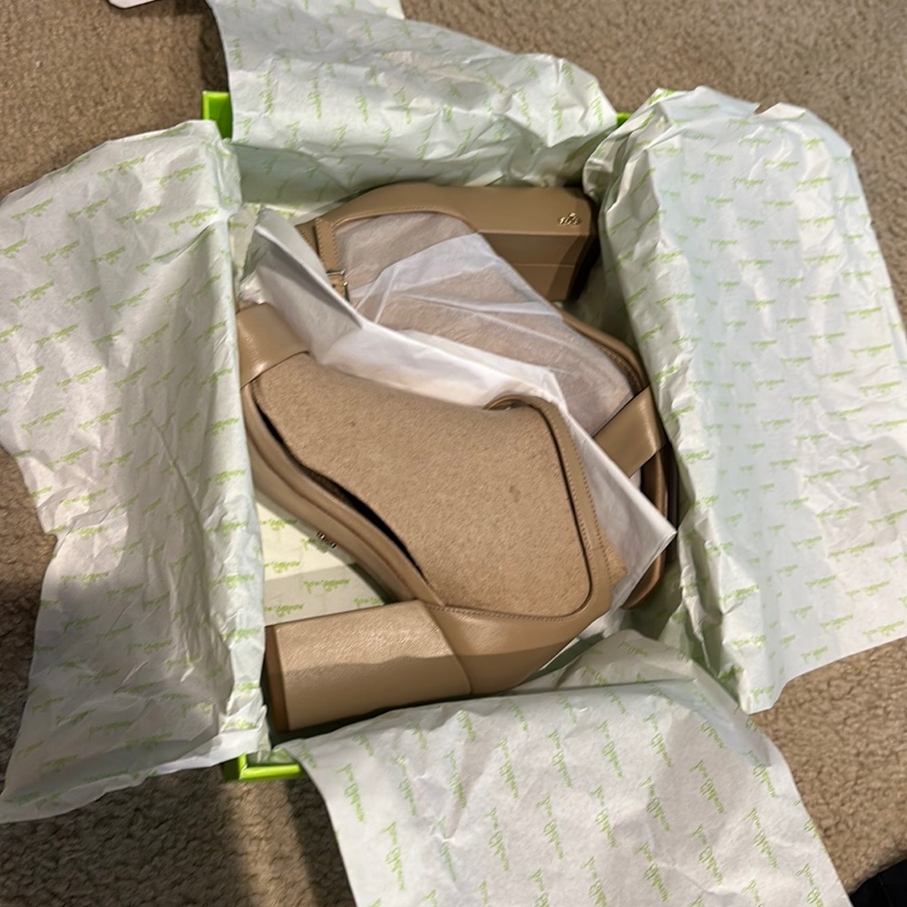 BRAND NEW SAM EDELMAN BLOCK HEEL
